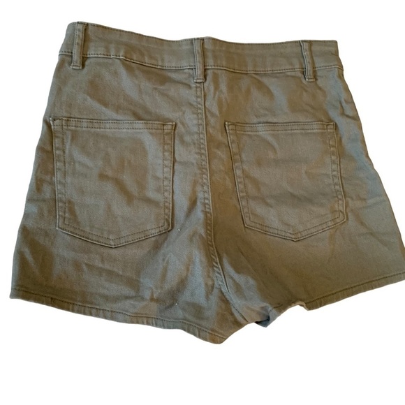 DIVIDED women's size 6 military green shorts - Picture 3 of 4